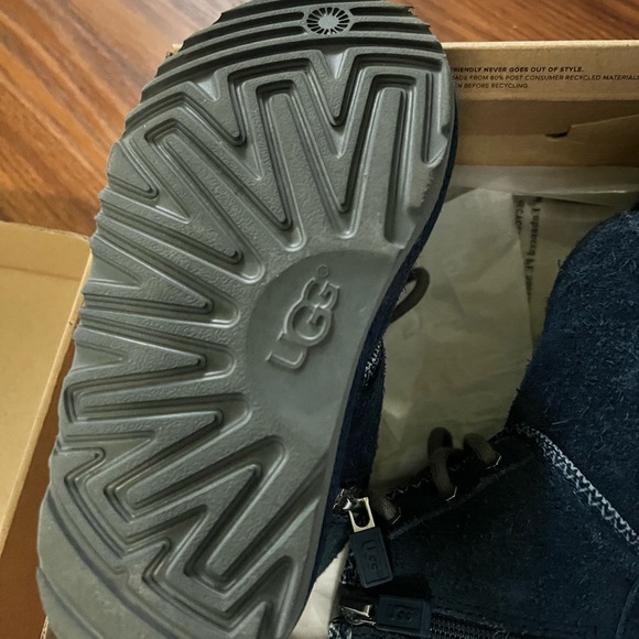 Toddler winter Ugg boots. - Picture 8 of 10